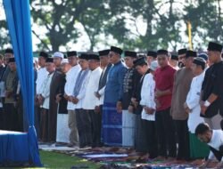 Bupati Solok Ikuti Shalat Idul Fitri 1444 H di GOR Batu Batupang