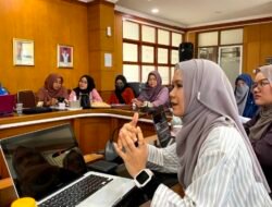 Prof Helen dari Filipina Beri Kuliah di FIB Unand, Antusiasme Peserta Luar Biasa