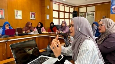 Prof Helen dari Filipina Beri Kuliah di FIB Unand, Antusiasme Peserta Luar Biasa
