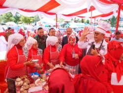 Bupati Solok Ikut Lomba Masak Nasi Goreng