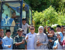 Bupati Solok Epyardy Asda Launching Excavator di Nagari Sungai Nanam