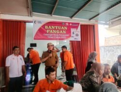Wabup Pasaman Sabar AS Serahkan Bantuan Pangan Cadangan Beras Pemerintah Tahap Ii Tahun 2023