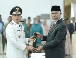 Gubernur Sumbar Mahyeldi Resmi Lantik Sabar AS Jadi Bupati Pasaman