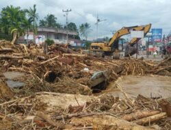 Kota Lubuk Sikaping Porak Poranda Dihantam Air Bah, Bupati Sabar AS Pimpin Penanganan Terpadu