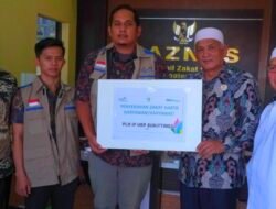 PLN IP UBP Bukittinggi Menyerahkan Zakat Harta Pegawai ke 13 Nagari di Salingka Danau Singkarak