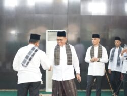 Bupati Solok Laksanakan Shalat Idul Fitri 1445H di Mesjid Agung Darusallam