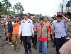 Bupati Solok Kunjungi Dan Berikan Bantuan Korban Bencana Galodo di Kabupaten Agam