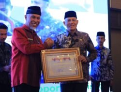 Bupati Sabar AS Terima Penghargaan Pembangunan Daerah (PPD)