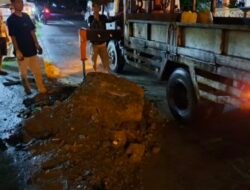 Cepat Tanggap, Bupati Sabar AS Terjunkan Personil Bersihkan Material Bekas Lokasi Banjir