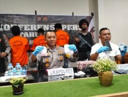 Lagi Asik Pesta Sabu, 3 Orang Pria Diciduk Satresnarkoba Sawahlunto