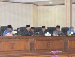 Ketua  DPRD Kabupaten Agam, H. Ilham, Lc, MA. Pimpin Rapat Paripurna