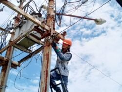 PLN Icon Plus Tingkatkan Kualitas Internet Lewat Pemeliharaan Jaringan Fiber Optik di Teluk Kabung Tengah