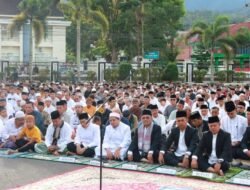 Shalat Iedul Adha Digelar Di Halaman Kantor Bupati, Welly Suheri Ajak Masyarakat Pasaman Dukung Pembangunan Daerah