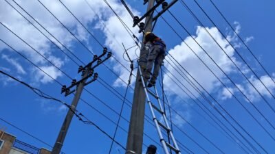 Optimalisasi Koneksi Internet, PLN Icon Plus Lakukan Perbaikan Instalasi Kabel Fiber Optik di Rengat Barat