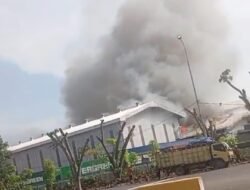 Pabrik Minyak Makan Terbakar Hebat
