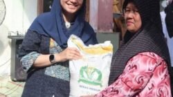 Bupati Annisa dan Bulog Salurkan 278 Ton Beras Bantuan untuk Warga Dharmasraya